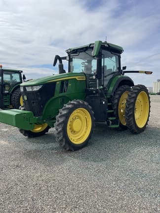 Image of John Deere 7R 210 equipment image 2