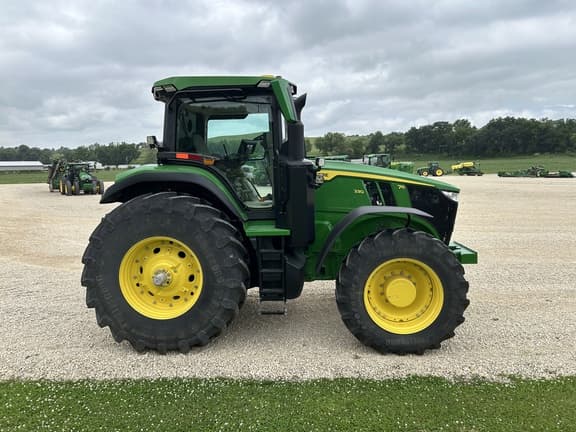 Image of John Deere 7R 230 equipment image 2