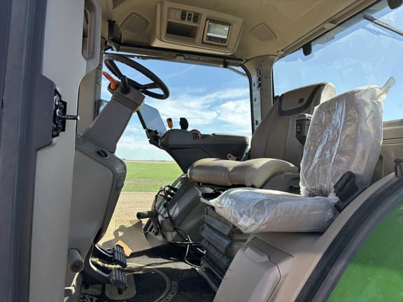 Image of John Deere 7R 230 equipment image 2