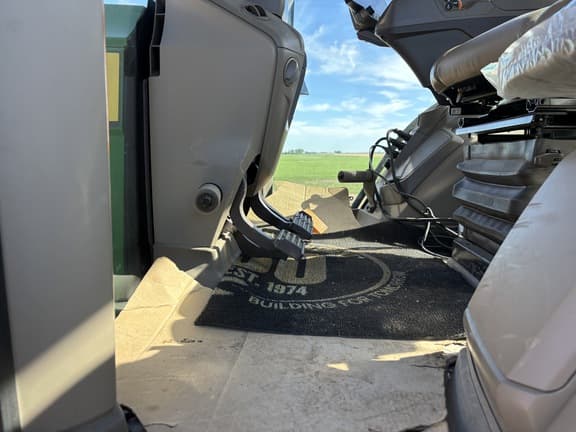 Image of John Deere 7R 230 equipment image 3