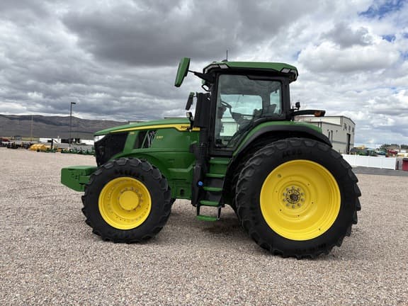 Image of John Deere 7R 230 equipment image 1