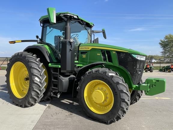 Image of John Deere 7R 230 equipment image 2
