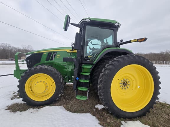 Image of John Deere 7R 230 equipment image 2