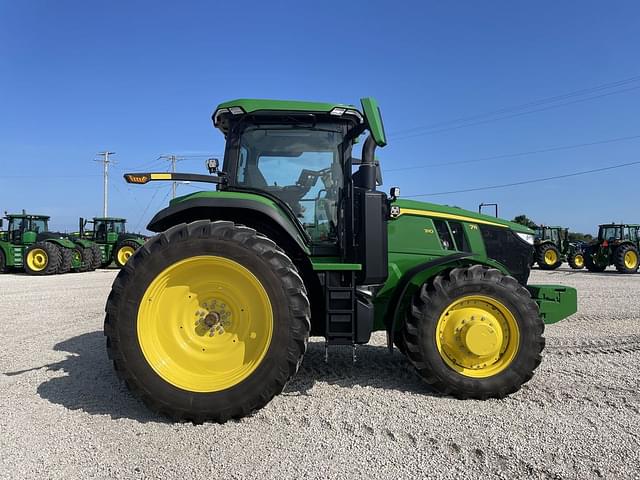 Image of John Deere 7R 310 equipment image 4