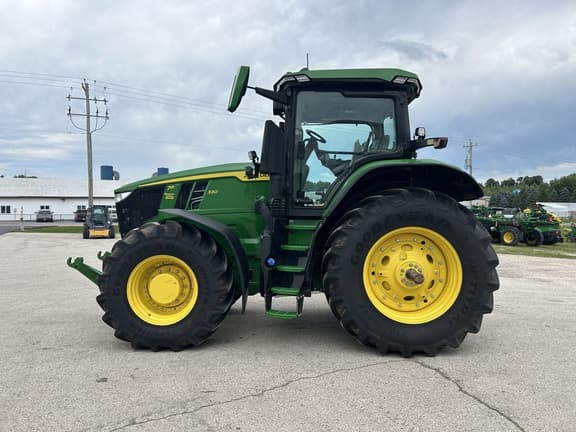 Image of John Deere 7R 330 equipment image 2