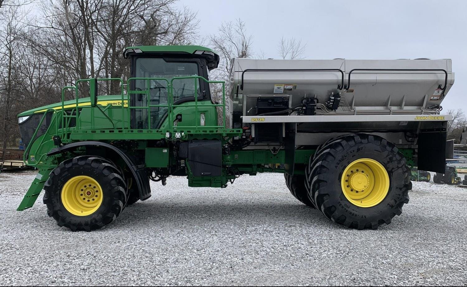 2025 John Deere 800R Image