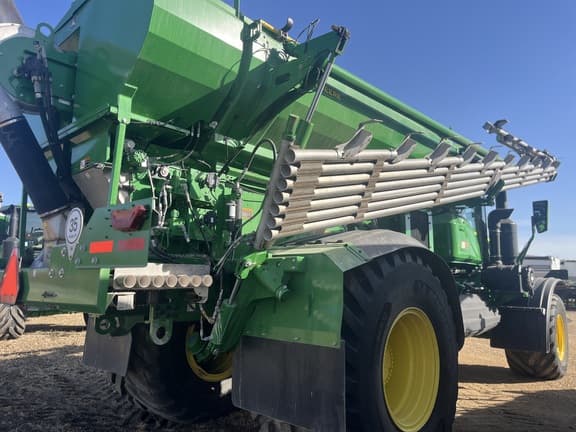 Image of John Deere 800R equipment image 4