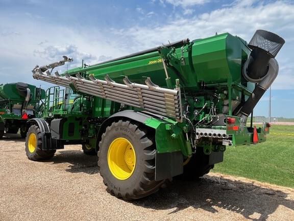 Image of John Deere 800R equipment image 4