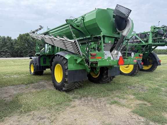 Image of John Deere 800R equipment image 4