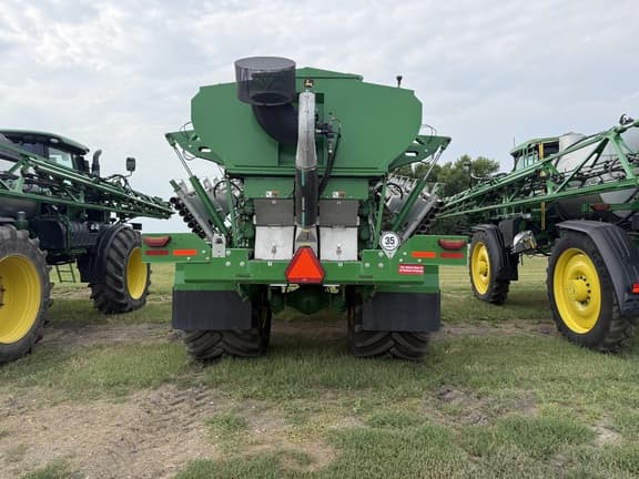 Image of John Deere 800R equipment image 3
