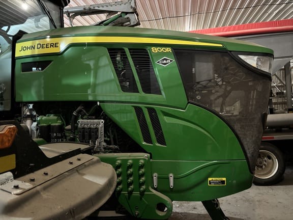 2025 John Deere 800R Equipment Image0