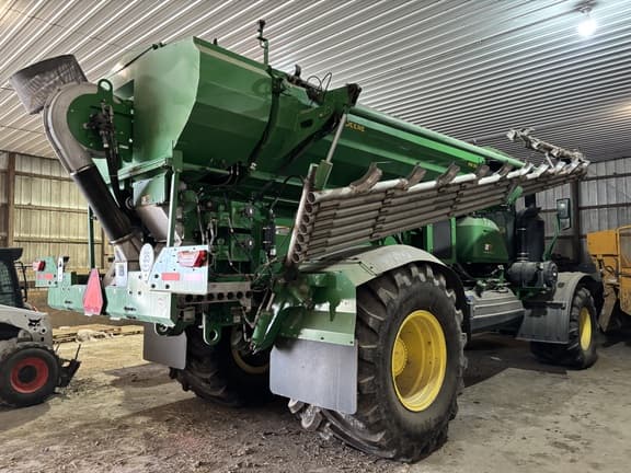 Image of John Deere 800R equipment image 1