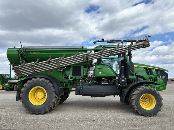 Image of John Deere 800R equipment image 3