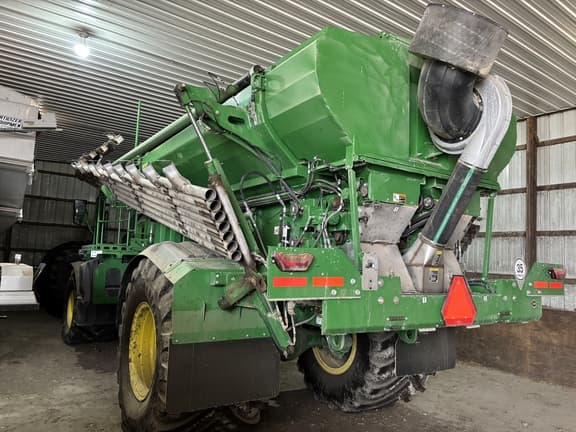 Image of John Deere 800R equipment image 2