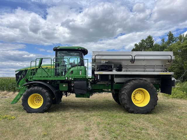 Image of John Deere 800R equipment image 1