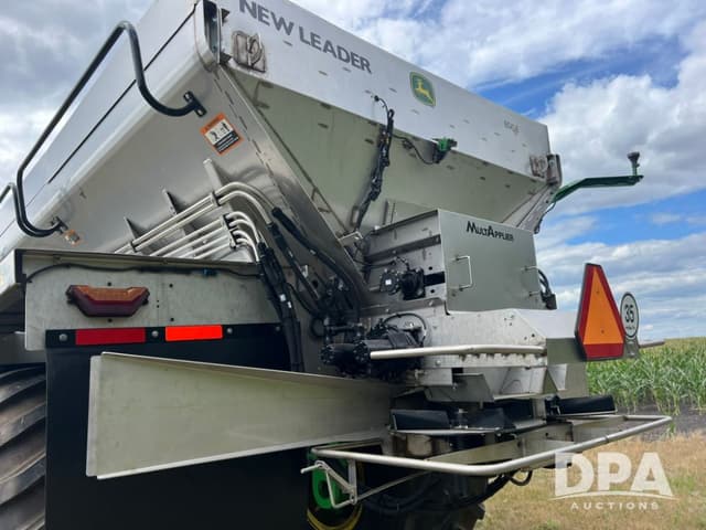 Image of John Deere 800R equipment image 4