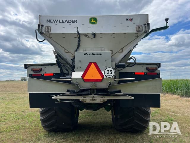 Image of John Deere 800R equipment image 3