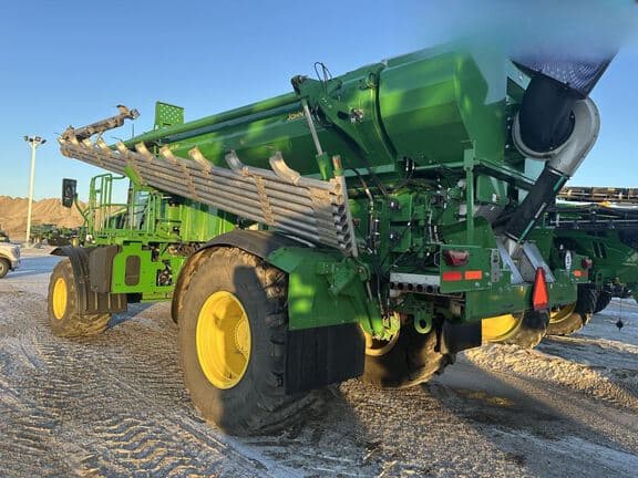 Image of John Deere 800R equipment image 2