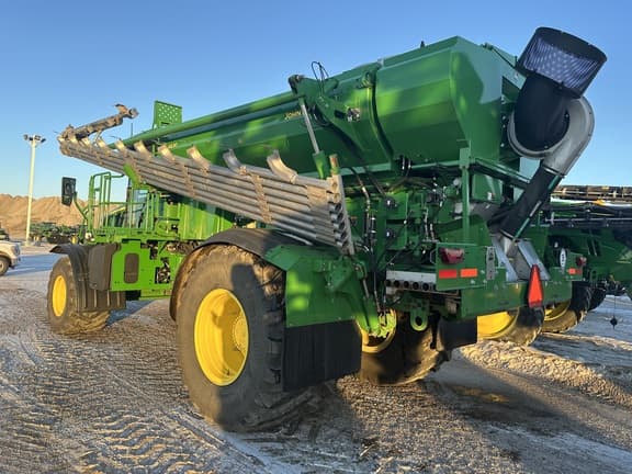 Image of John Deere 800R equipment image 4