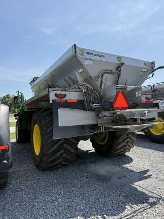 Image of John Deere 800R equipment image 2