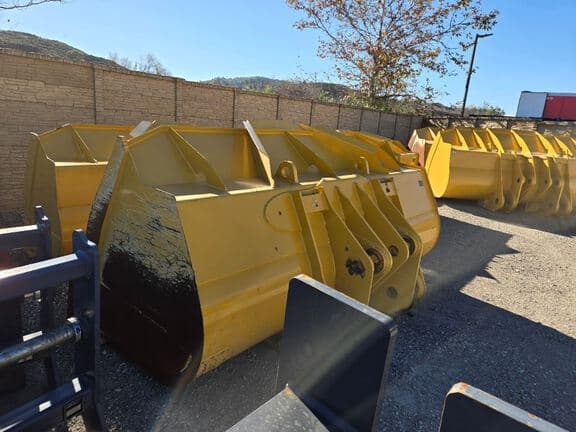 Image of John Deere Wheel Loader Bucket equipment image 1