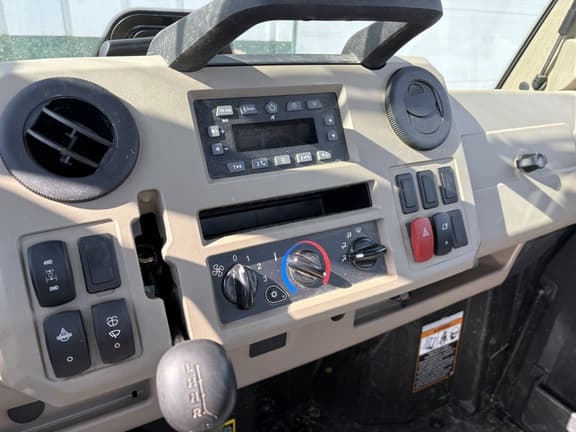 Image of John Deere XUV 845R  equipment image 3