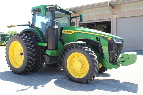 Image of John Deere 8R 230 equipment image 2