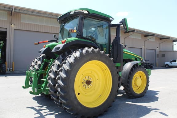 Image of John Deere 8R 230 equipment image 3