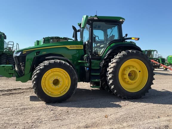 Image of John Deere 8R 230 equipment image 2