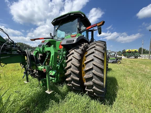 Image of John Deere 8R 230 equipment image 4