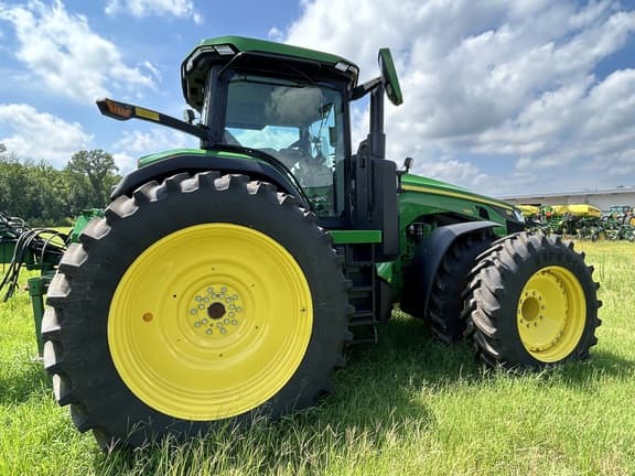 Image of John Deere 8R 230 equipment image 2