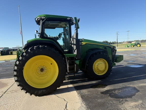 Image of John Deere 8R 230 equipment image 4