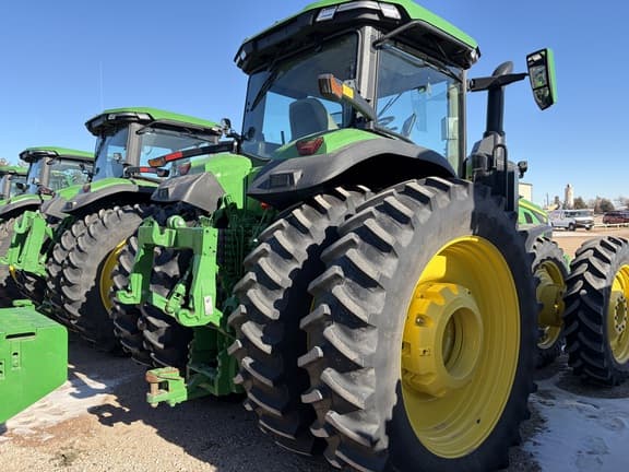 Image of John Deere 8R 230 equipment image 4