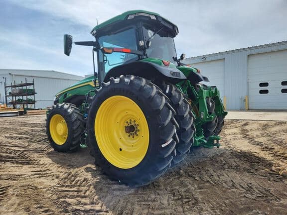Image of John Deere 8R 230 equipment image 3