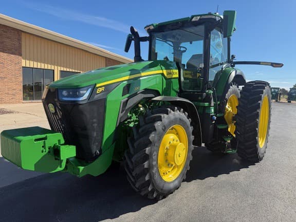 Image of John Deere 8R 230 equipment image 1
