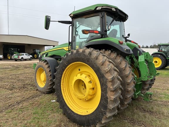 Image of John Deere 8R 230 equipment image 2