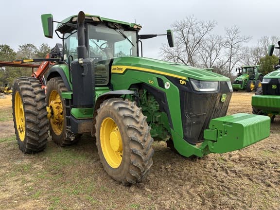 Image of John Deere 8R 230 equipment image 1