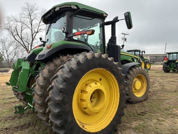 Image of John Deere 8R 230 equipment image 3