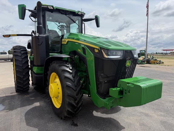 Image of John Deere 8R 230 equipment image 3