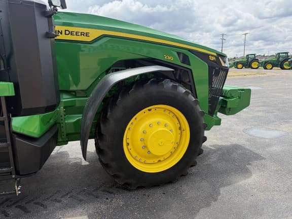 Image of John Deere 8R 230 equipment image 2