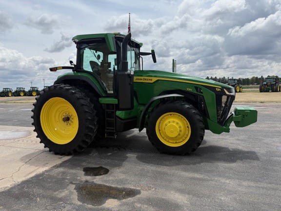2025 John Deere 8R 230 Equipment Image0