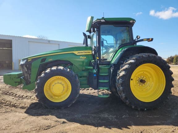 Image of John Deere 8R 230 equipment image 2