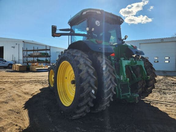 Image of John Deere 8R 230 equipment image 3
