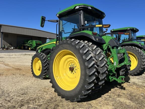 Image of John Deere 8R 230 equipment image 3
