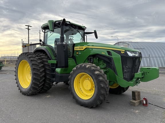 Image of John Deere 8R 250 equipment image 4