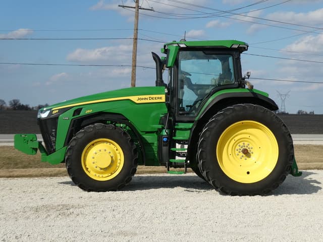 Image of John Deere 8R 250 equipment image 2