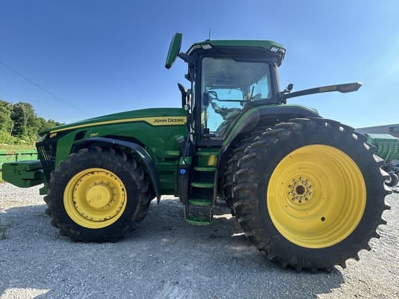 Image of John Deere 8R 250 equipment image 2