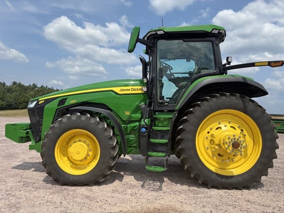 Image of John Deere 8R 250 equipment image 1