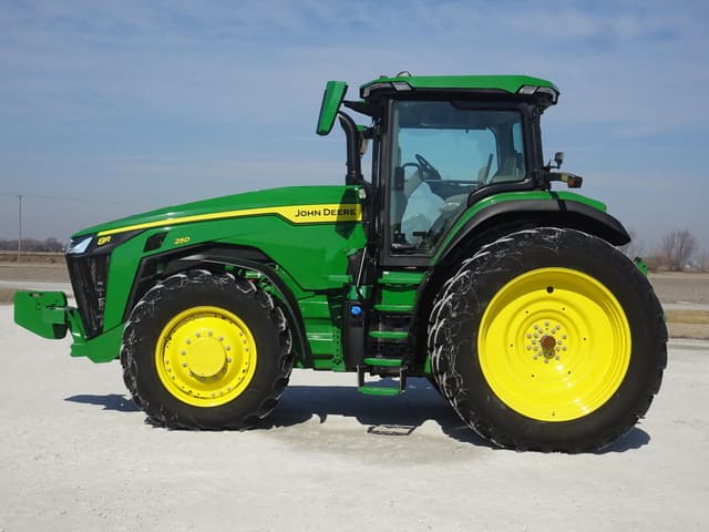 Image of John Deere 8R 250 equipment image 3