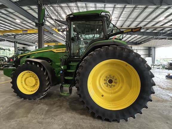 Image of John Deere 8R 250 equipment image 2